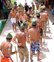 Os índios protestam contra a extinção de postos da Funai